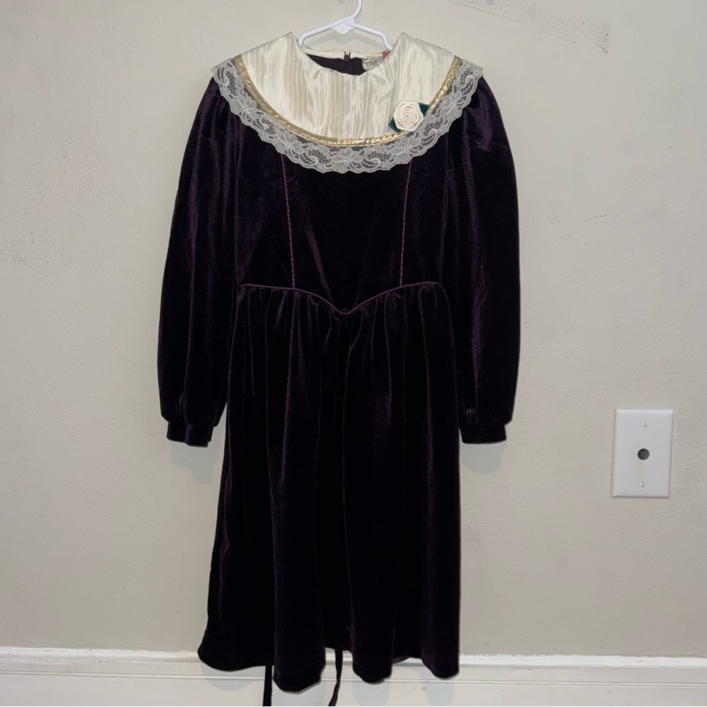 Vintage Rare Editions Velvet Holiday Dress | Purple Lace Collar w/ Gold trim